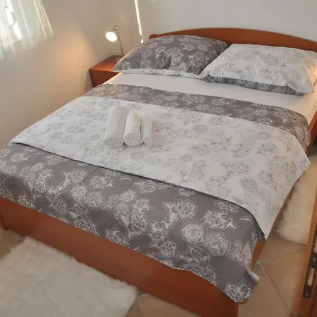 Rosa Apartment